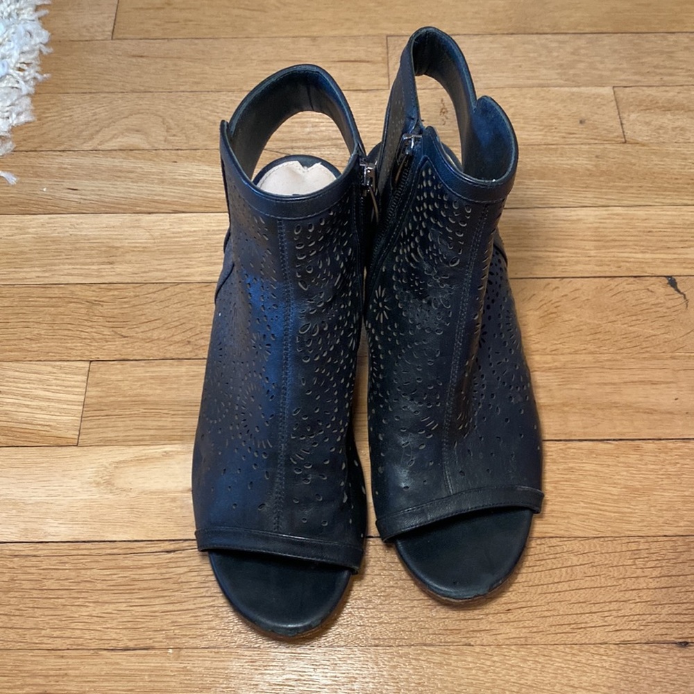 Via Spiga Boot, Great condition but worn some on the bottom, Nordstrom size 7.5 - Picture 3 of 7